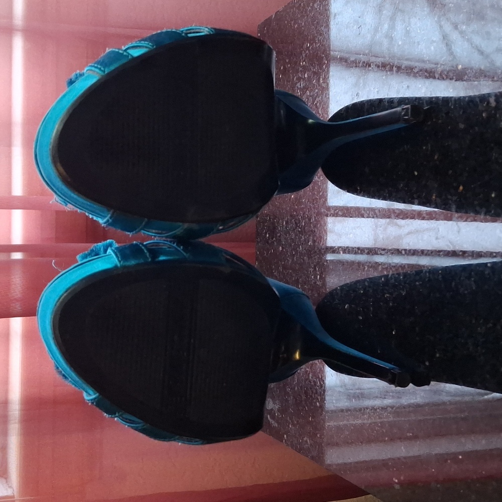 Lulu Townsend Turquoise Flower Heels - Picture 8 of 8